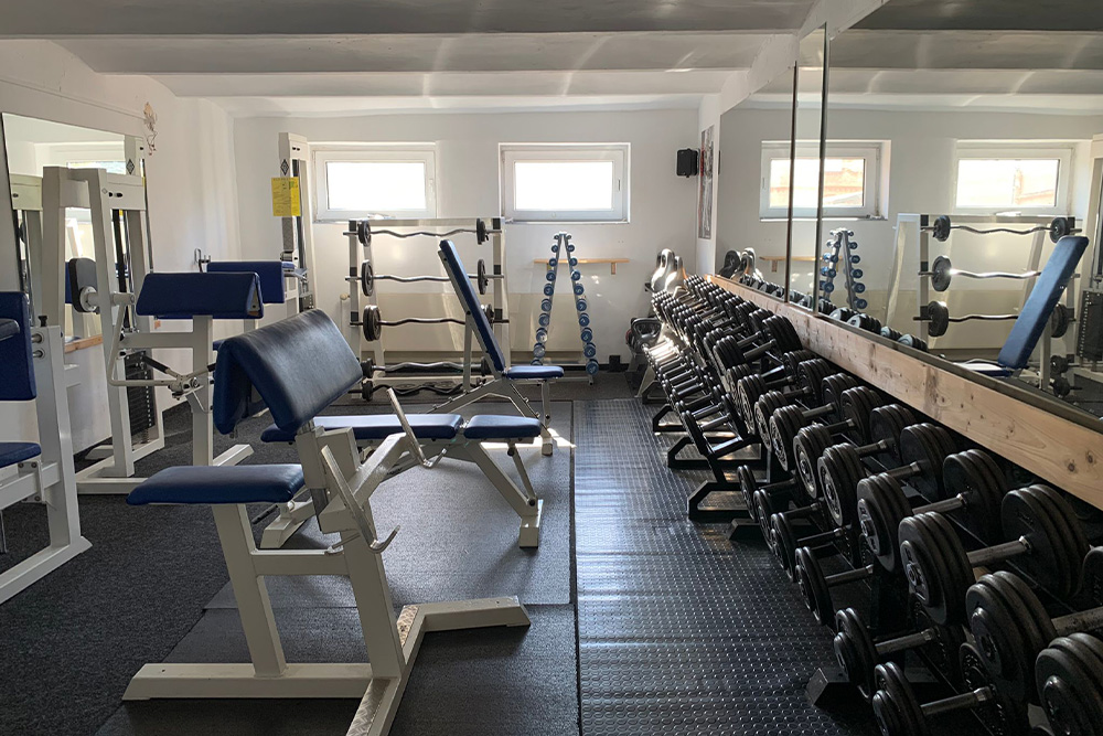 fitplus Fitnessstudio Laage Freihanteltraining